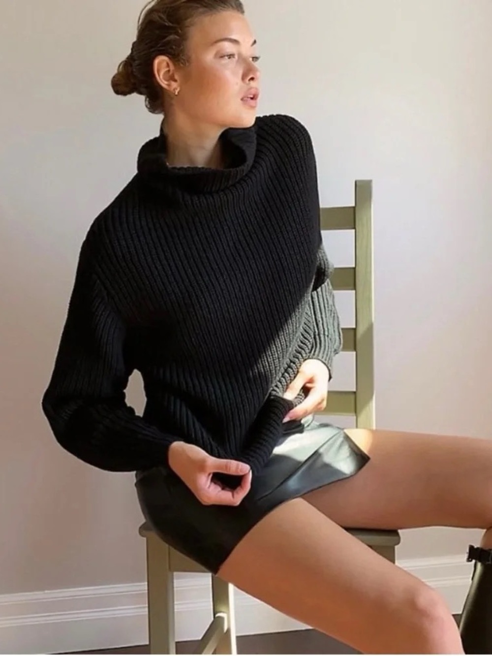 Wilfred Aritzia Montpellier Turtleneck Sweater in Black Merino Wool sz Medium